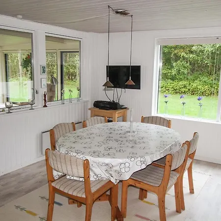 بيت للعطل Three-bedroom Holiday In *