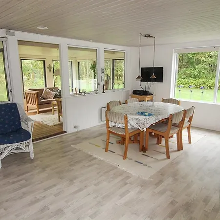 Three-bedroom Holiday In * هالس
